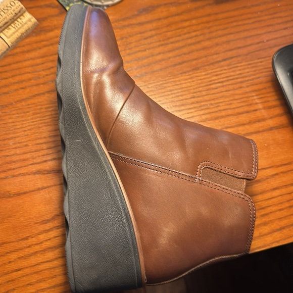 Clarks Mazy Eastham Leather Booties - Picture 7 of 10